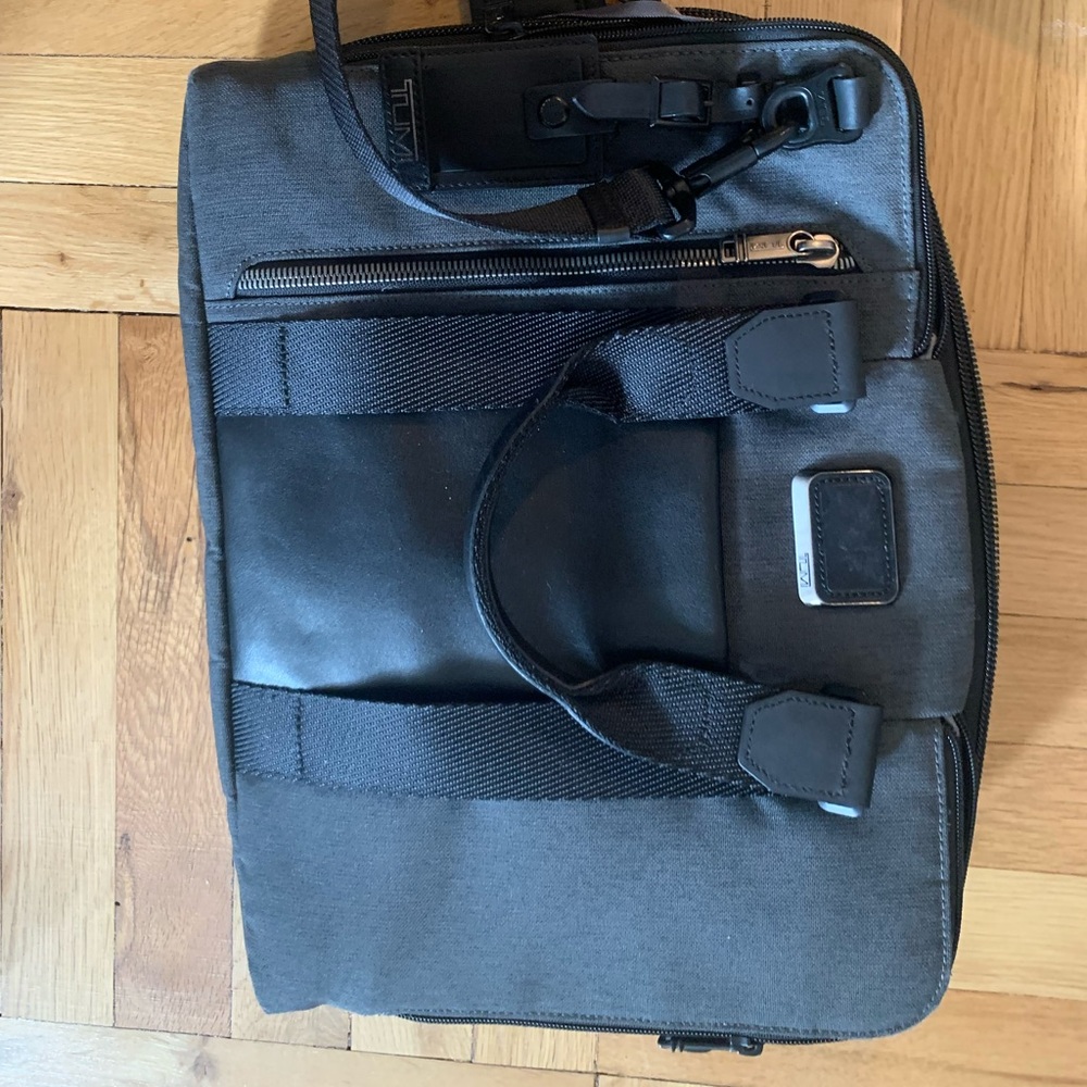 Tumi Briefcase Bag. Great condition. No damages.